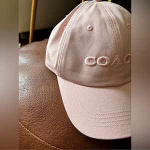 NEW Coach blush baseball hat
One size